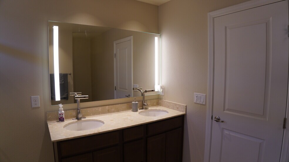 Building Photo - 5532 Autumn Cliffs Way
