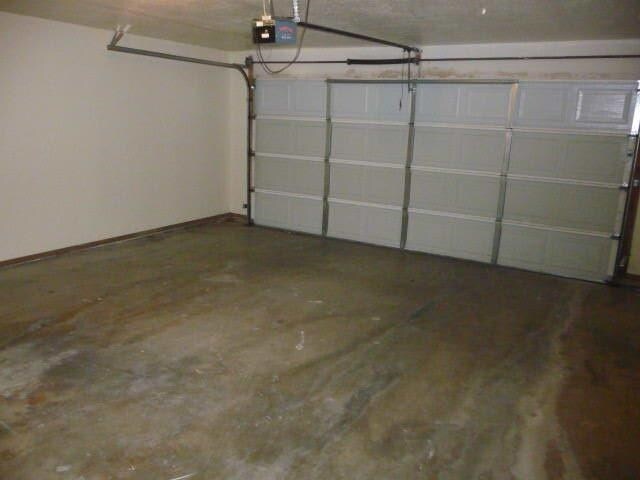 Building Photo - 114 SE Trenton Rd