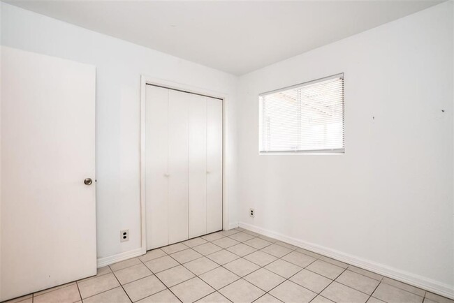 Building Photo - 4700 Franklin Park Dr