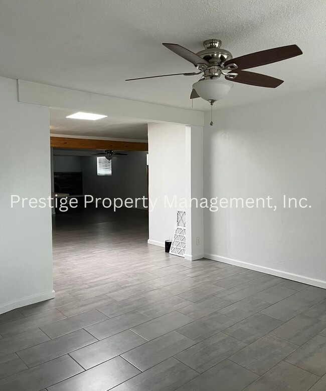Building Photo - Welcome to This Lovely 3/2.5 East Side Home!!