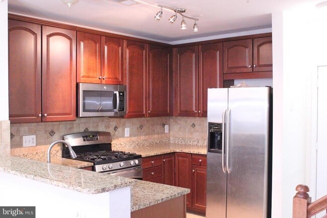 Building Photo - 42525 Highgate Terrace