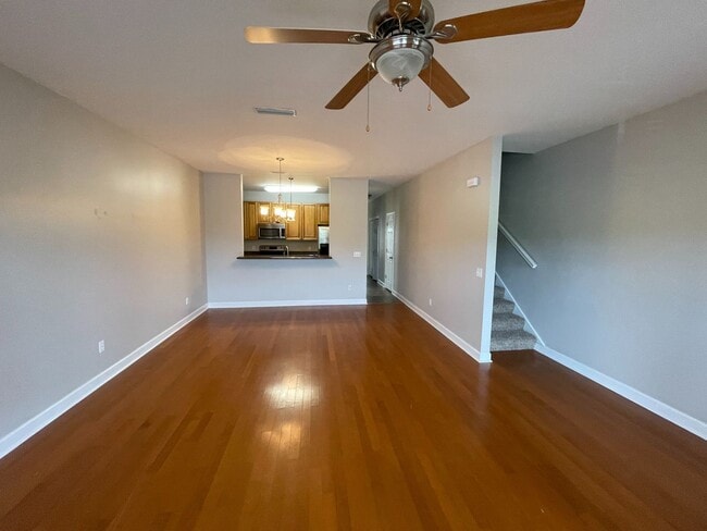 Building Photo - 310 Stratford Dr