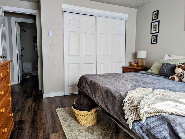 Building Photo - 3012 N Hogan St