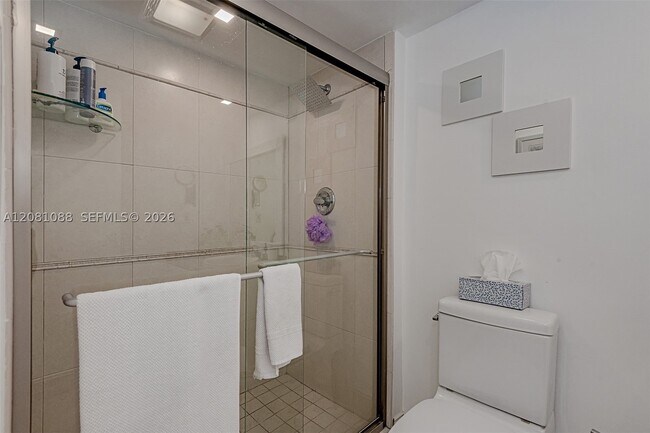 Building Photo - 3475 N Country Club Dr