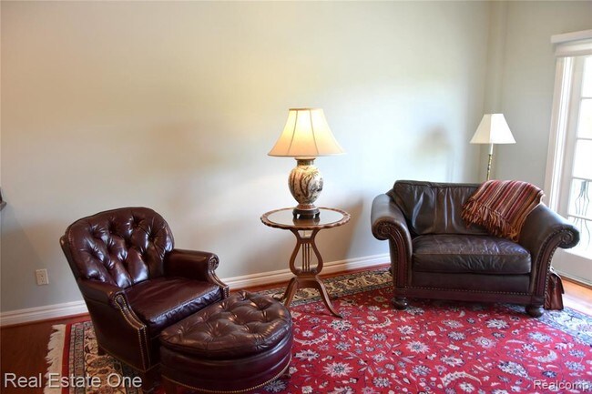 Building Photo - 202 Walnut Blvd