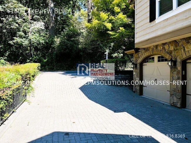 Building Photo - 4160 Lakeview Blvd