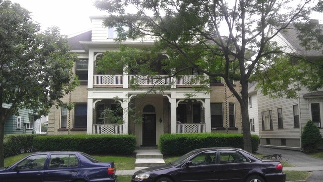 Building Photo - Fully Renovated Park and Beverly!