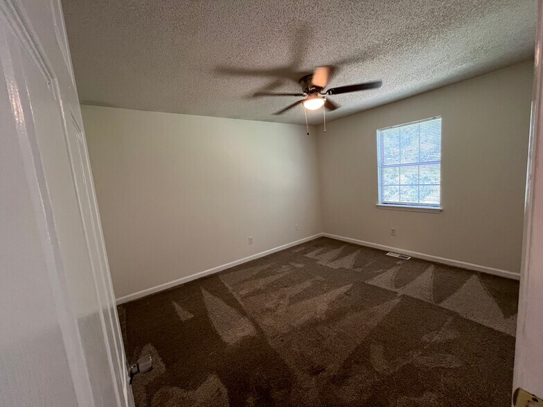 Building Photo - 1319 Stratton Place Dr