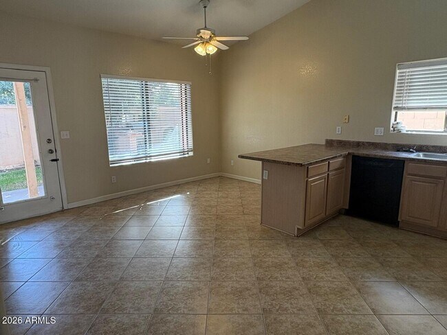 Building Photo - 1913 E Marquette Dr