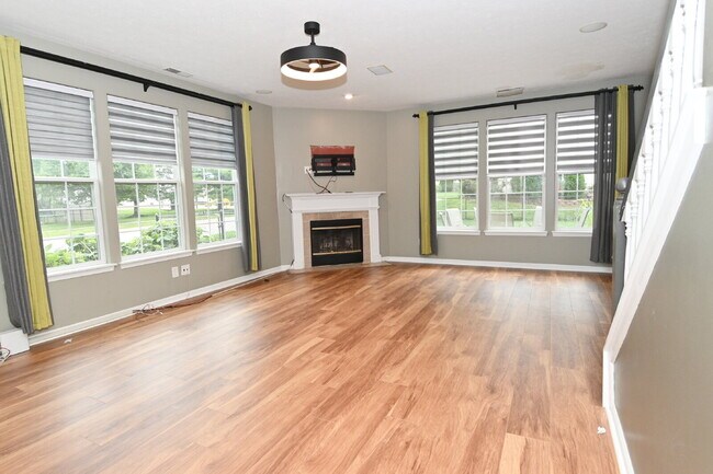 Building Photo - Spacious 4-Bedroom Haven with 2.5 Baths and Nearly 3,000 Sq Ft of Comfort in Indianapolis!