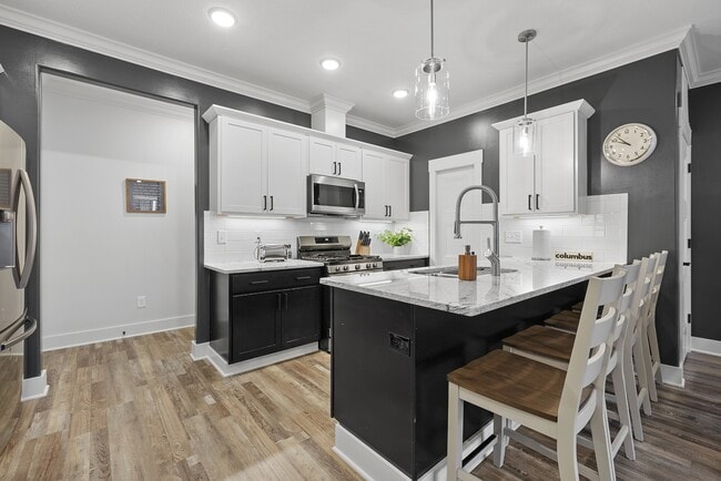 Building Photo - 127 E 8th Ave