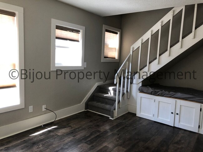 Building Photo - Lovely Three Bedroom Home