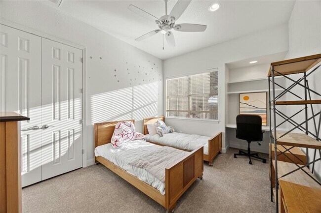 Building Photo - 18500 Lakehead Cir