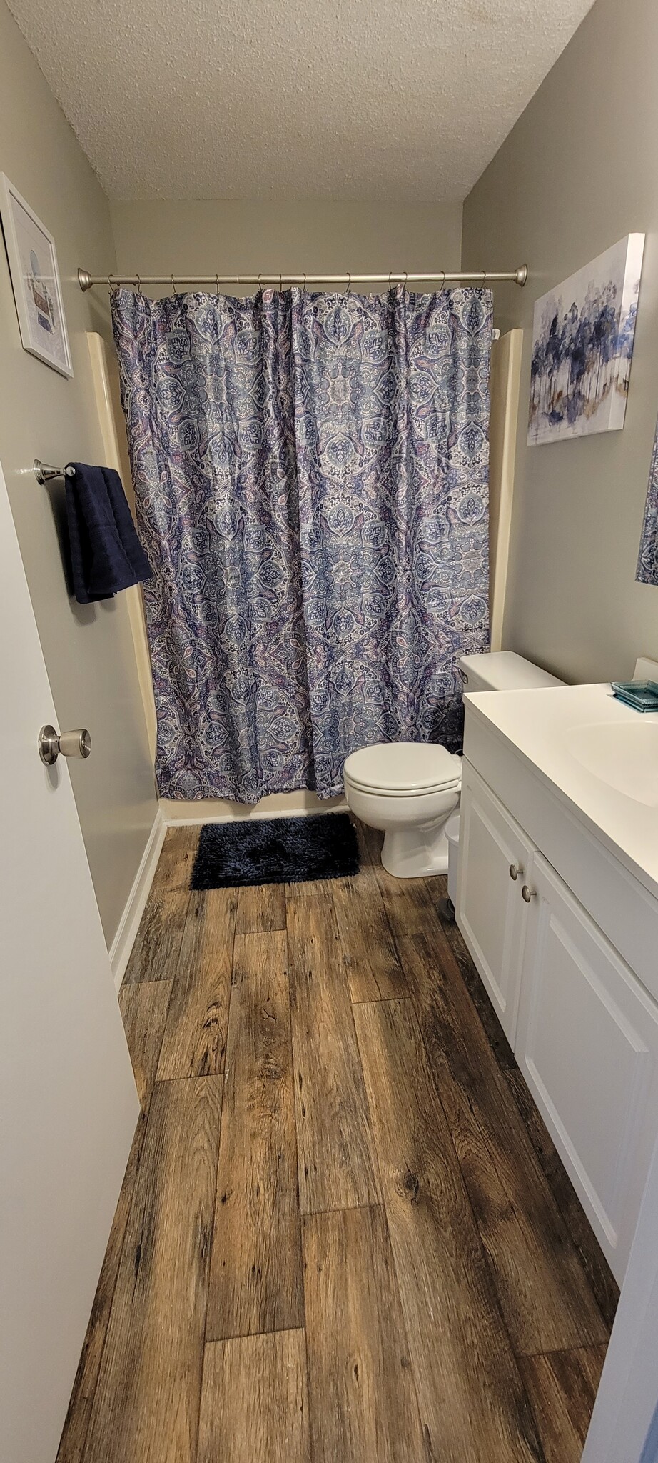 Full bath with shower/tub - 1522 Parkway