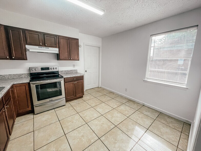 Dining Room - 910 Calhoun Ave