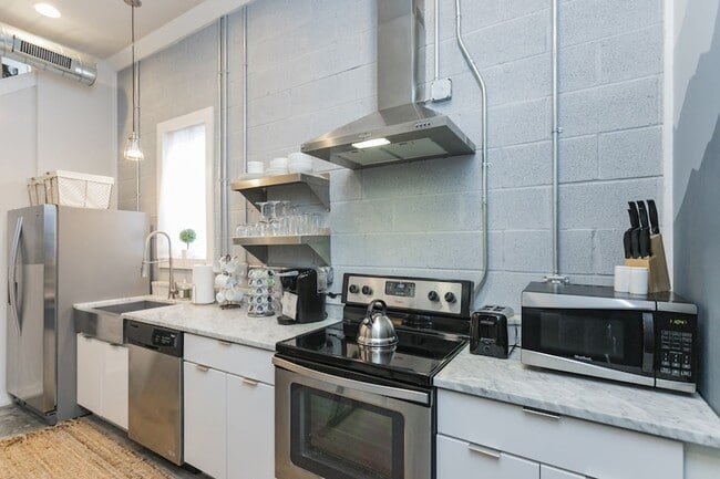 Building Photo - 1064B 2nd Ave S