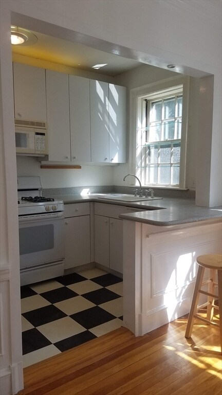 Building Photo - 77 Martin St