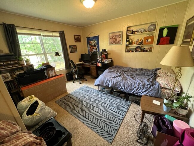 Building Photo - 2 Bedroom 1 Bathroom Duplex in Winterville!