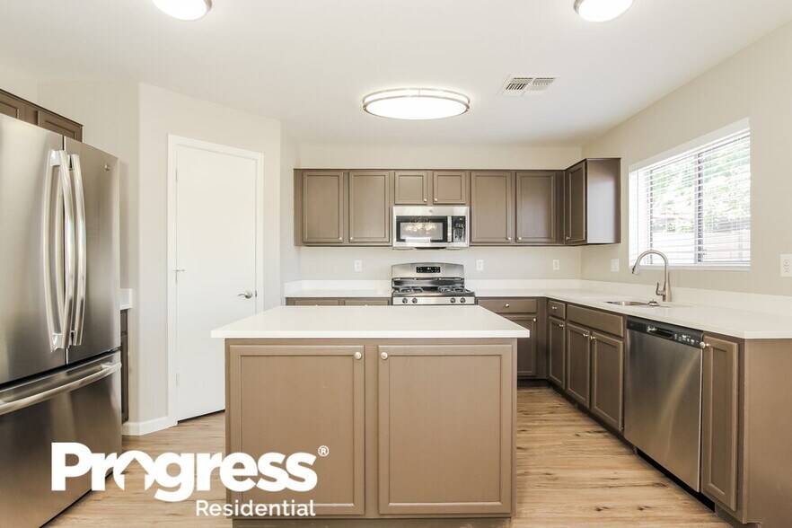 Building Photo - 12602 W Windrose Dr