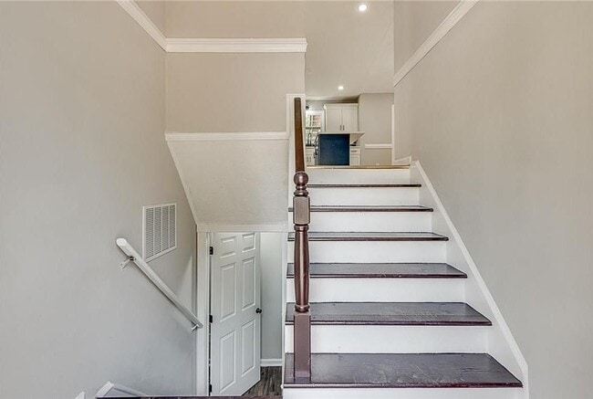 Building Photo - 1708 Brandon Square