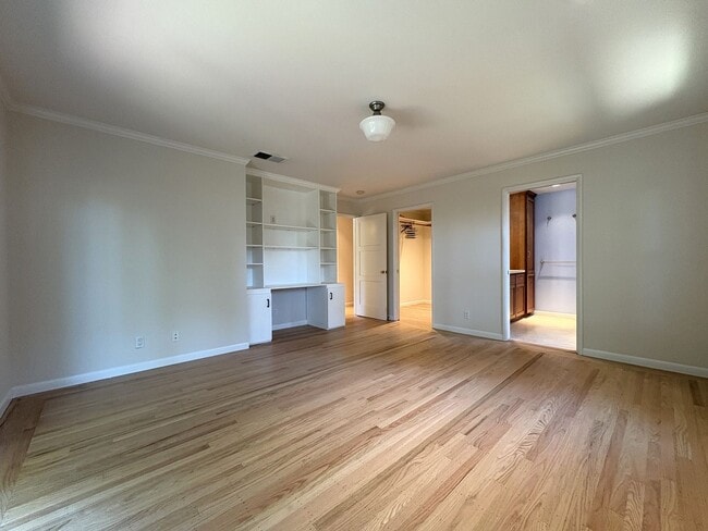 Building Photo - Beautiful 4BD/2BA Menlo Park Home with Lar...
