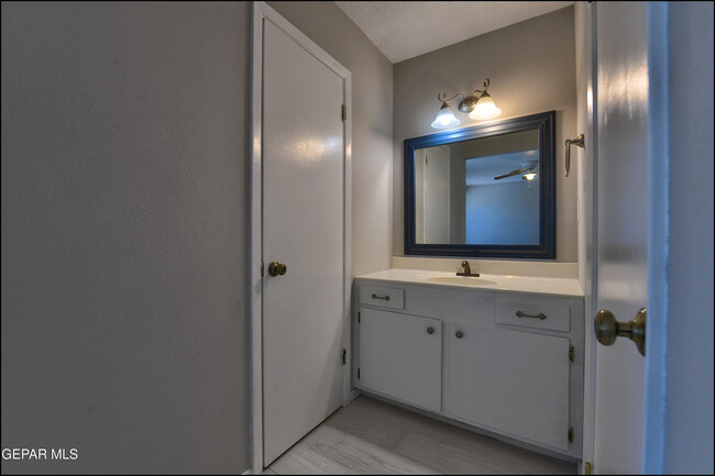 Building Photo - 6915 Pamlico Dr