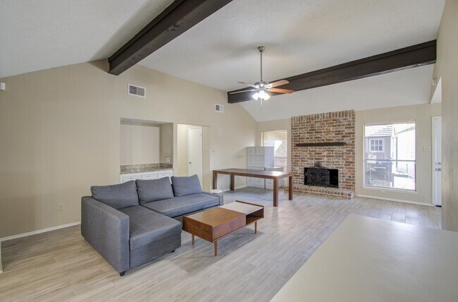 Building Photo - 2707 Planters St