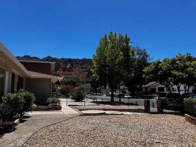Building Photo - Updated Remodeled Single-Story San Jose Home | 4 Bed, 2 Bath | Blossom Valley