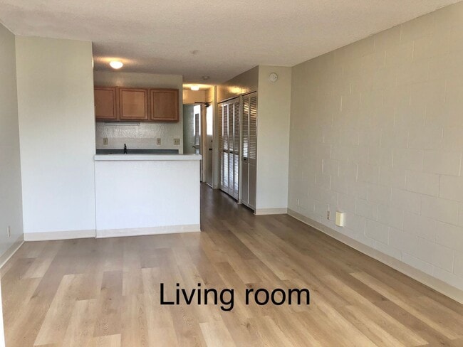 Building Photo - Citron Villa, 1 bdrm, 1 bath, 1 covered pk...