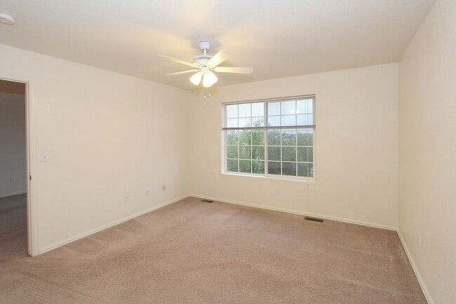 Building Photo - FEELS LIKE HOME! 2BD CONDO with MOUNTAIN VIEWS - Security Deposit Waiver Available