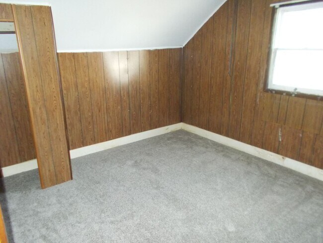 Building Photo - Spacious 1-Bedroom, 1-Bath Unit – 1,000 Sq...