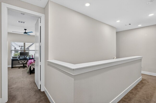 Building Photo - 297 Estates Cir