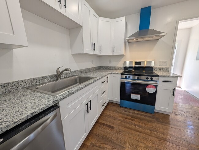 Building Photo - 427 Crossway Rd