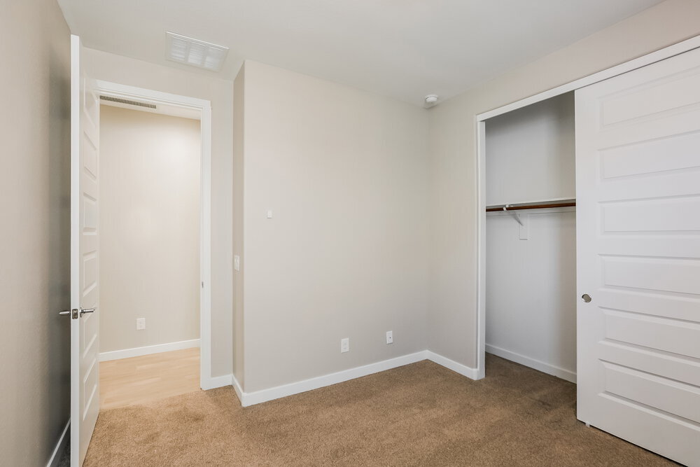 Building Photo - 1219 E Glass Ln