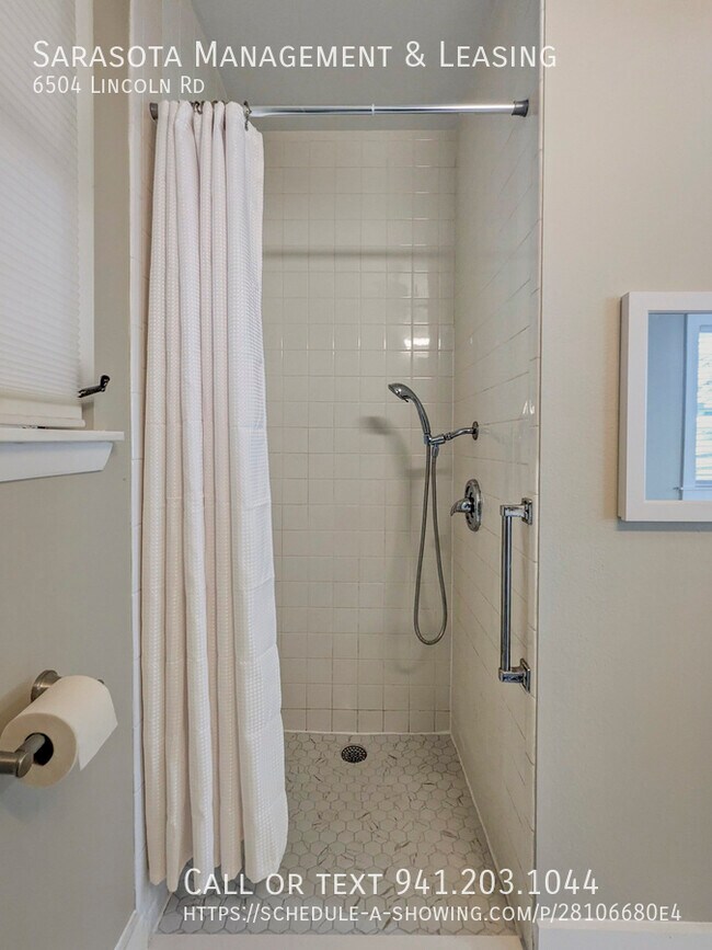 Building Photo - 6504 Lincoln Rd