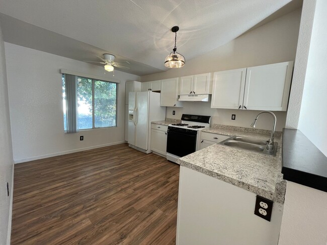Building Photo - 1028 Grackle Ct