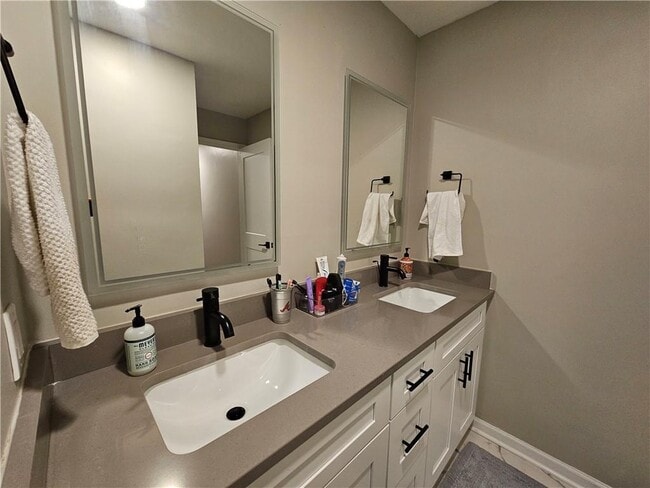 Building Photo - 1052 Indian Hills Pkwy NE