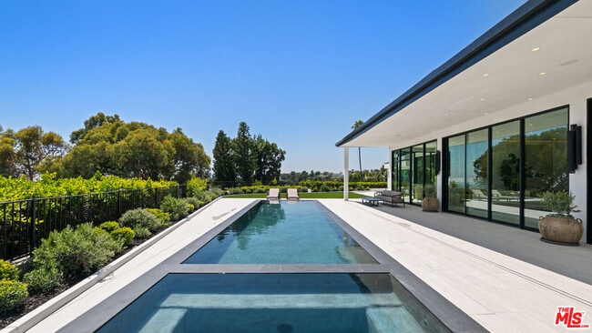 Building Photo - 365 Trousdale Pl