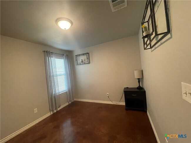 Building Photo - 318 Lowes Blvd