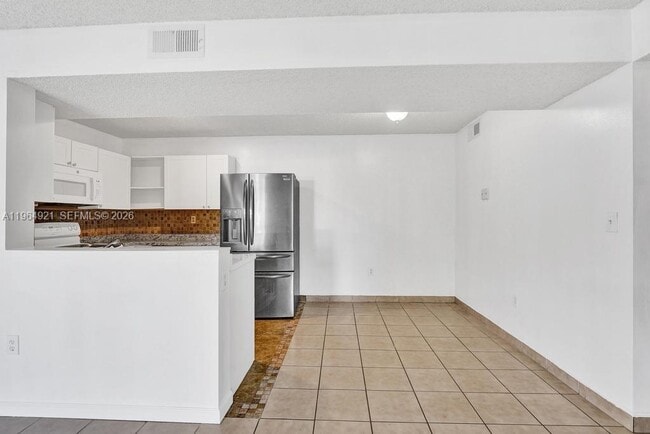 Building Photo - 351 Palm Way