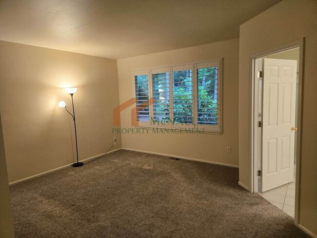 Building Photo - Spacious 3-Bedroom Home in the Gated Bridge Estate Community