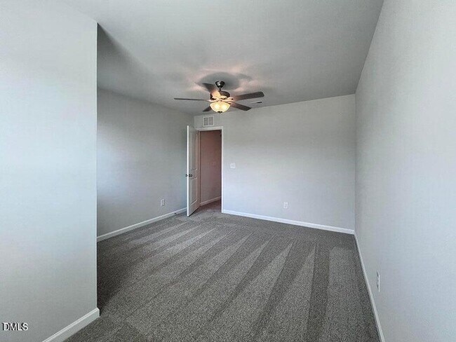 Building Photo - 136 Kobus Ct