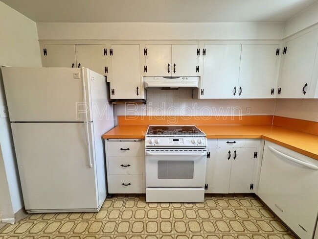 Building Photo - 6999 SE Norbert Dr