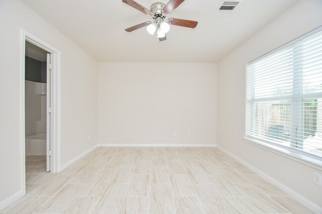 Building Photo - 17119 Hawks Landing Dr