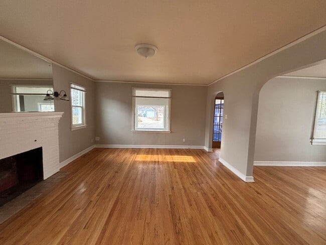 Building Photo - 4 Bedroom 2 Bath House by Frontier Park