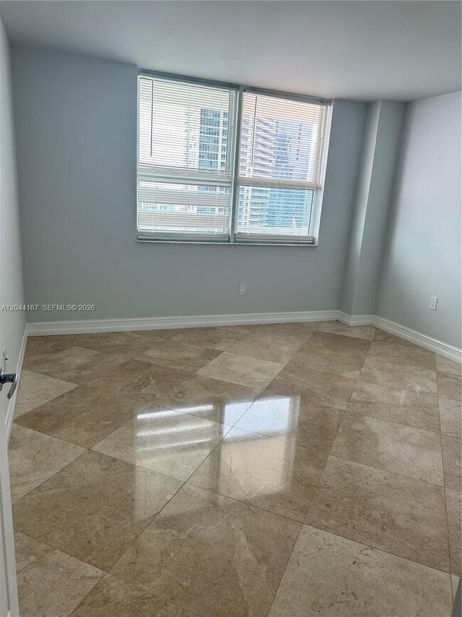 Building Photo - 1155 Brickell Bay Dr