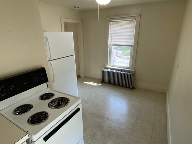 Building Photo - 114 King St