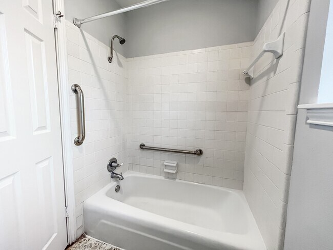 Building Photo - 9206 Sharpview Dr