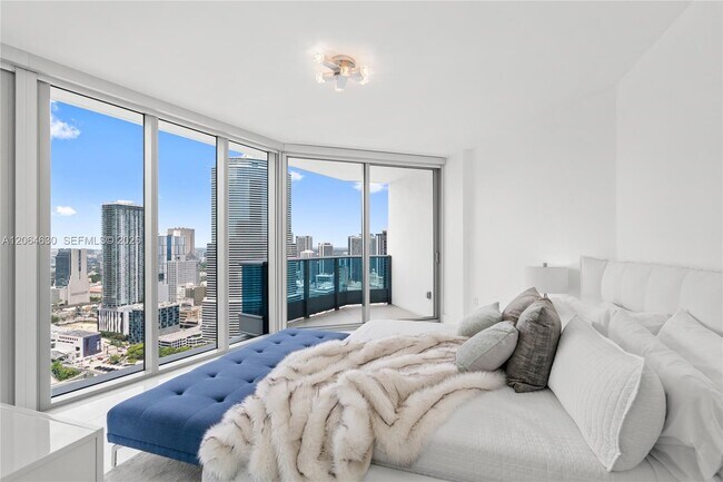 Building Photo - 200 Biscayne Blvd Way