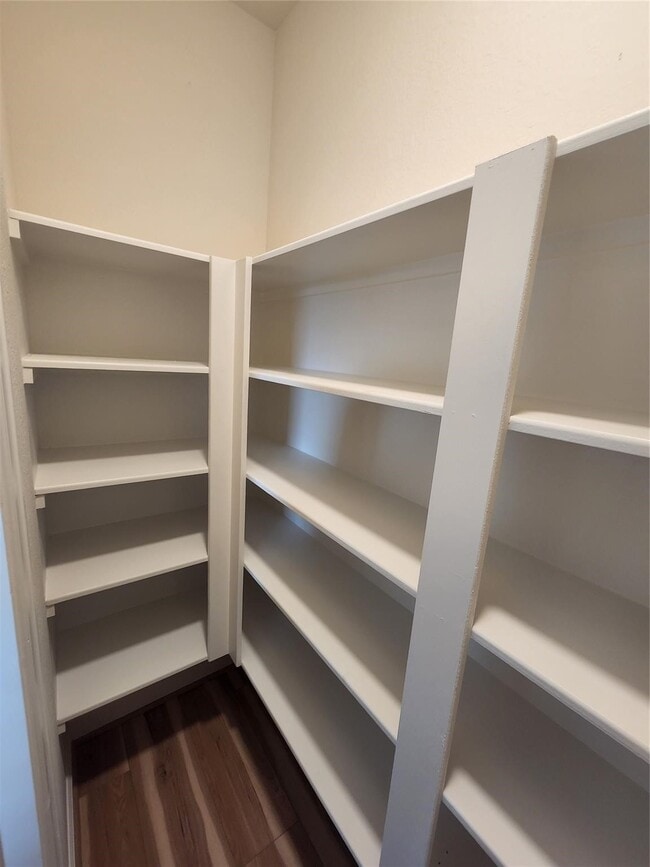 Building Photo - 1605 La Delle St